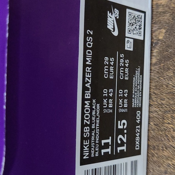 Nike Supreme Shoes - Picture 7 of 7